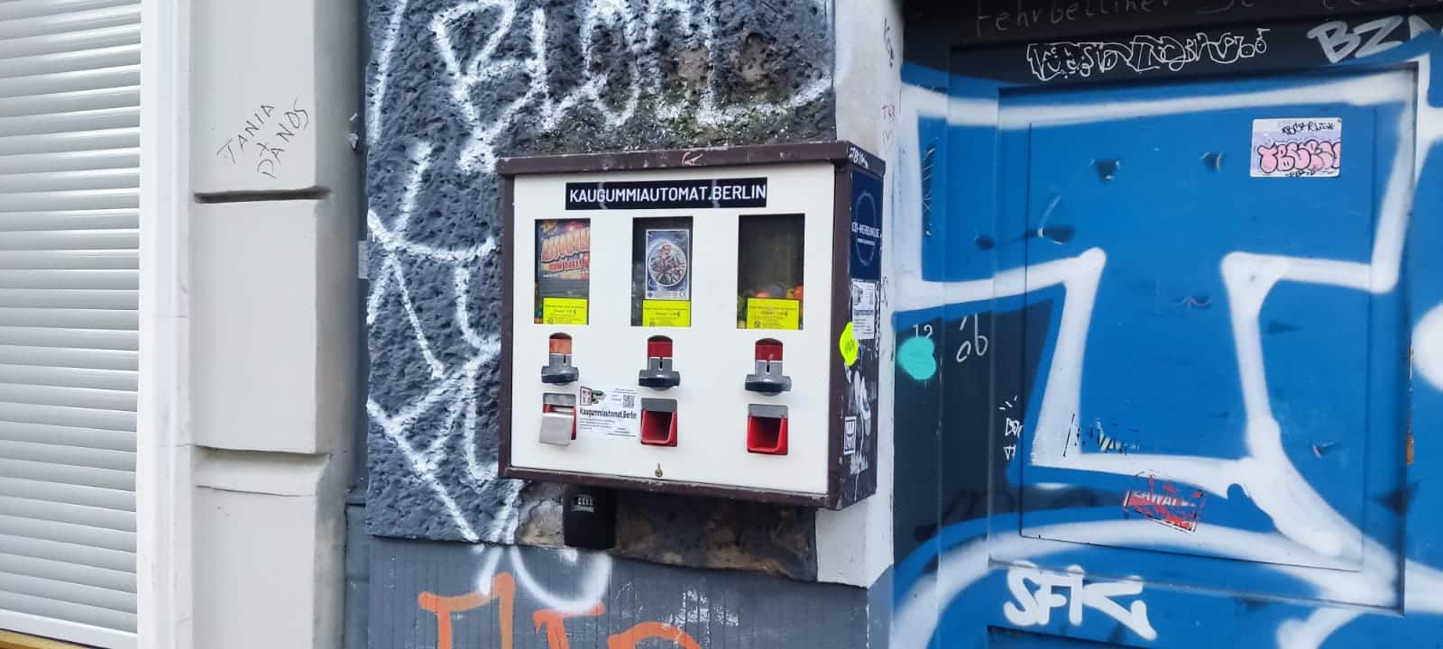 Kaugummiautomat braunes Gehäuse Berlin Mitte
