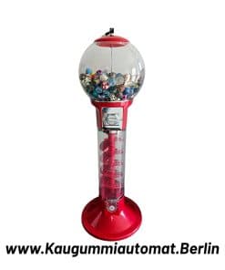 Spiralautomat als Kaugummiautomat in Berlin mit bunten Kapseln und Spielwaren