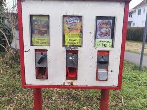nächstes bild: kaugummiautomat einbruchsversuch beschaedigung 3 schacht automat