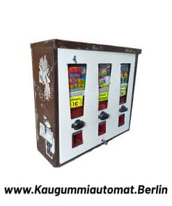 Original Kaugummiautomat aus Berlin mit Gebrauchsspuren – 3-Schacht-Automat für Wandaufsteller